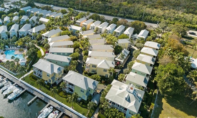 Islamorada House | 2BR/2.5BA Angler's Reef Cottage 116 With Private Beach and Pool Access