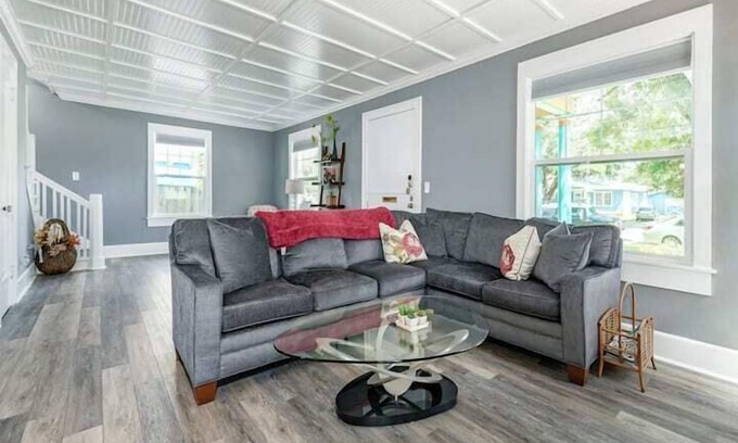 United Central Apartment | 3 Bedroom 801005 by Houzlet
