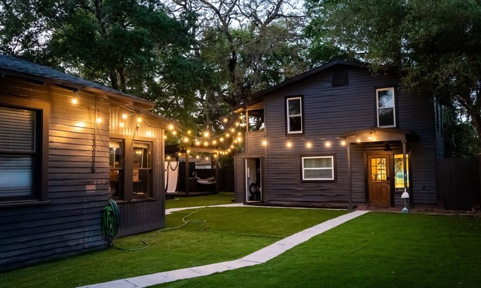 South Seminole Heights Apartment | 3-bedroom apartment with WiFi, Swim Spa and amazing backyard in fabulous Tampa