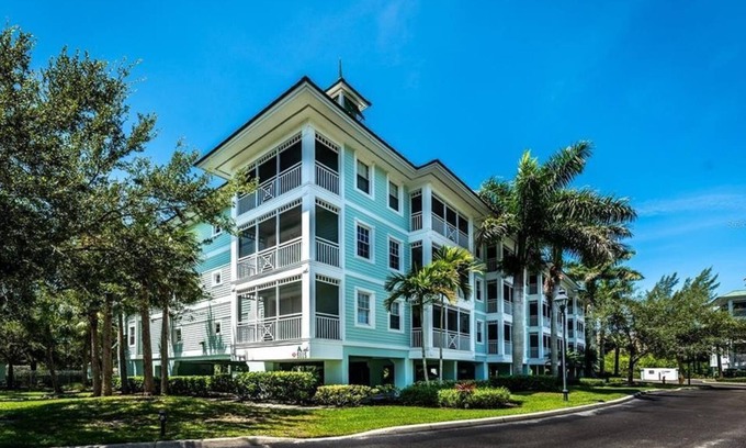 Charlotte Harbor Condo | 3 Bedroom Condo 430405 by Houzlet