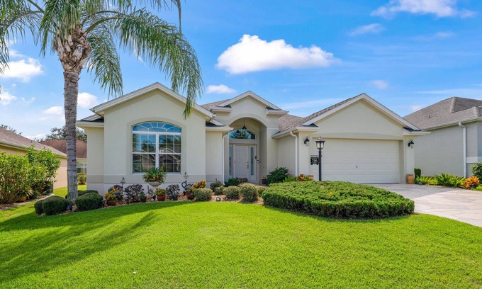 Hemingway House | 3 BEDROOM HOME IN THE VILLAGES GREAT LOCATION DON'T PASS THIS ONE UP