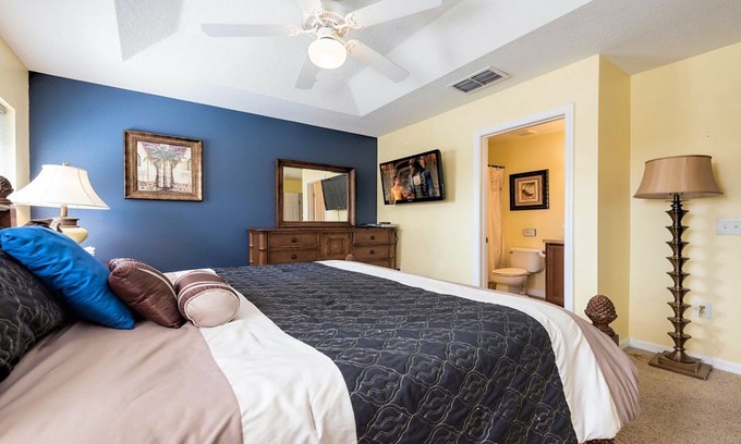 Crestwynd Bay Villa | 3 Bedroom Townhome with free WiFi/Crib, only 1.5 miles to Disney
