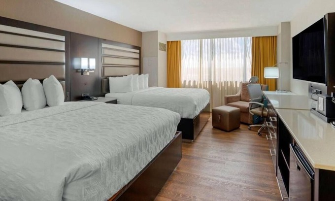 Baymeadows House | 3 Family-friendly Units! Onsite Pool, Parking! Close to Mandarin Museum!