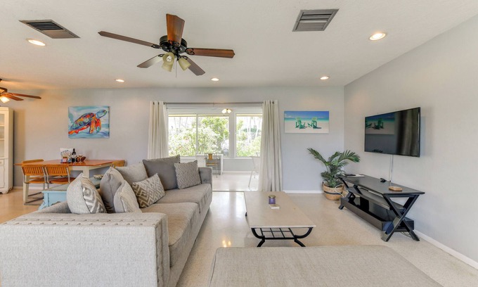 Sarasota House | 3 Mi to Siesta Key Beach: Snowbird Haven w/Lanai