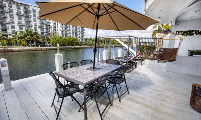 East Little Havana Villa | 3-story modern, home, with a large deck & jacuzzi overlooking the Miami River