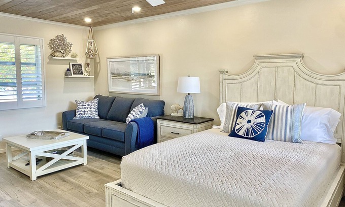 Delray Beach Apartment | 300 STEPS TO THE BEACH