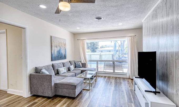 Coral Ridge Isles Apartment | 302 m² Apartment ∙ 6 bedrooms ∙ 14 guests
