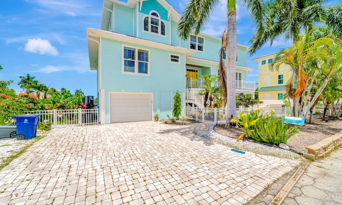 Matlacha House | 307 m² House ∙ 4 bedrooms ∙ 12 guests