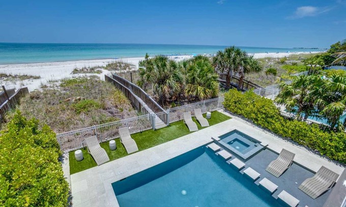 Bradenton Beach House | 312 m² House ∙ 8 bedrooms ∙ 18 guests