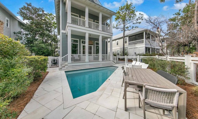 Watercolor House | 319 m² House ∙ 5 bedrooms ∙ 12 guests