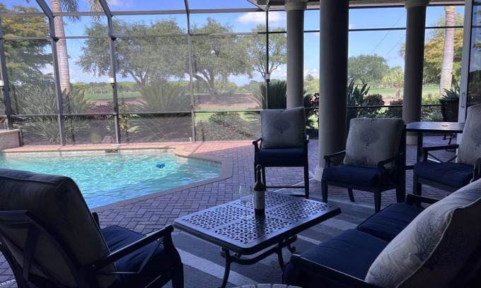 Twin Eagles House | 324 m² House ∙ 4 bedrooms ∙ 8 guests