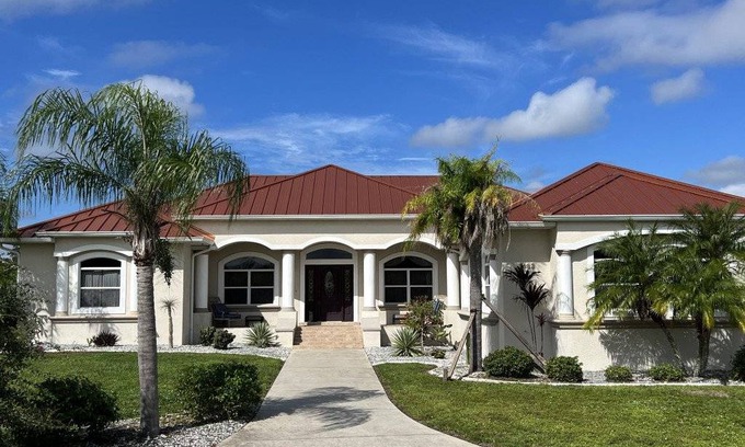 Port Charlotte Villa | 325 m² Villa ∙ 4 bedrooms ∙ 8 guests