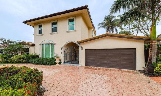 Lighthouse Point House | 327 m² House ∙ 5 bedrooms ∙ 10 guests
