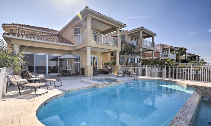 Apollo Beach House | 334 m² House ∙ 5 bedrooms ∙ 10 guests