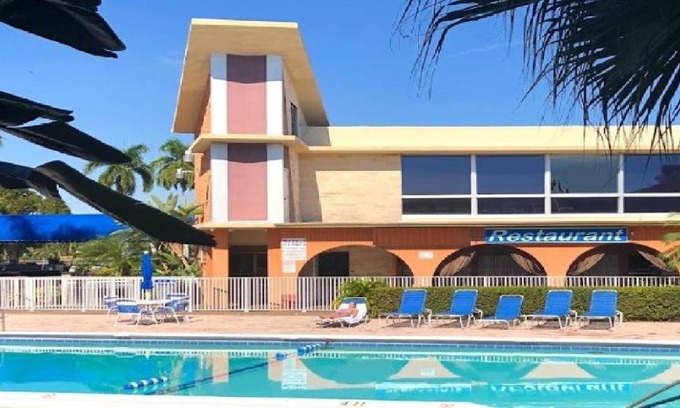 Hallandale Beach Apartment | 350 m² Apartment ∙ 3 guests