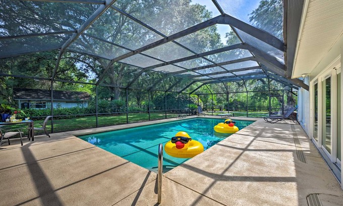Bearss Plaza House | 350 m² House ∙ 4 bedrooms ∙ 18 guests