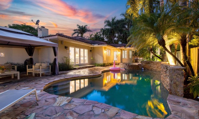 Coral Ridge House | 350 m² House ∙ 5 bedrooms ∙ 14 guests