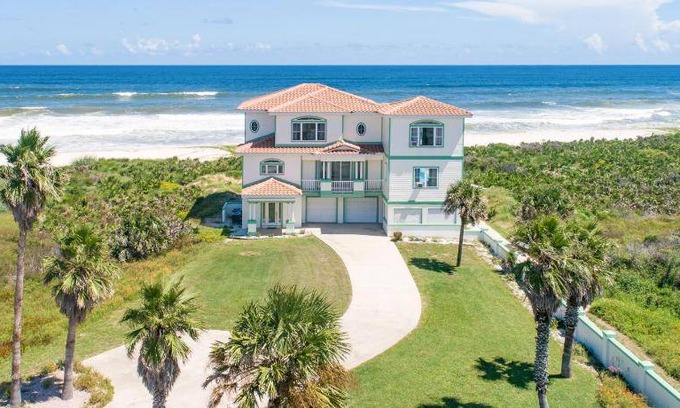 Marineland Acres House | 367 m² House ∙ 4 bedrooms ∙ 10 guests