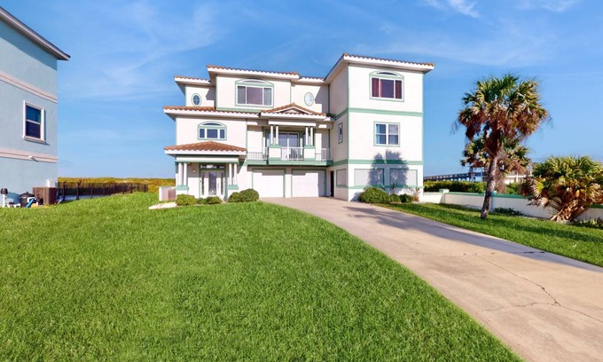 Marineland Acres House | 367 m² House ∙ 4 bedrooms ∙ 10 guests
