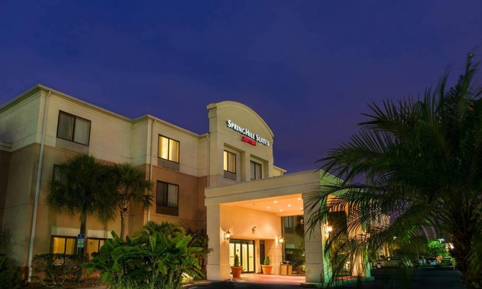 Clearwater Hotel | 37 m² Hotel ∙ 127 guests