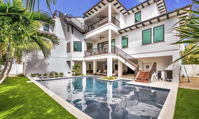 Holmes Beach House | 390 m² House ∙ 9 bedrooms ∙ 18 guests