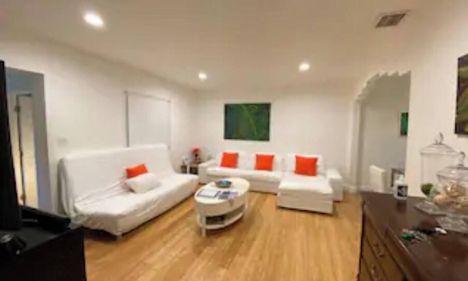 Northeast Miami Apartment | 3BR/2BA MIAMI COZY ESCAPE-CLEAN & BRIGHT