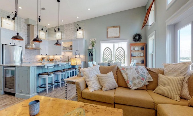 Fort Walton Beach House | 4 Bed 3 Bath Vacation home in Okaloosa Island