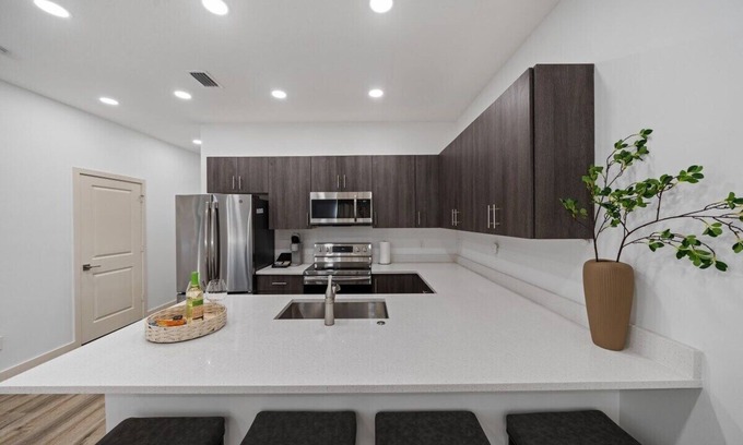 Riviera Beach House | 4 Bed WPB - Home Near 95, Airport, DT & Beaches