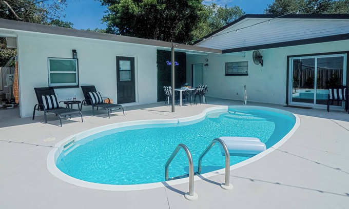 Old Seminole Heights House | 4-bedroom vacation home near Tampa Riverwalk - 6-minute drive