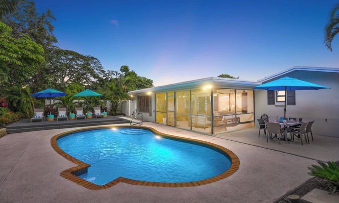 BallenIsles House | 4 BR ☆ SLEEP 10 ☆ PRIVATE GUEST SUITE ☆ HEATED POOL ☆ NEAR BEACHES, WATERPARK & PGA