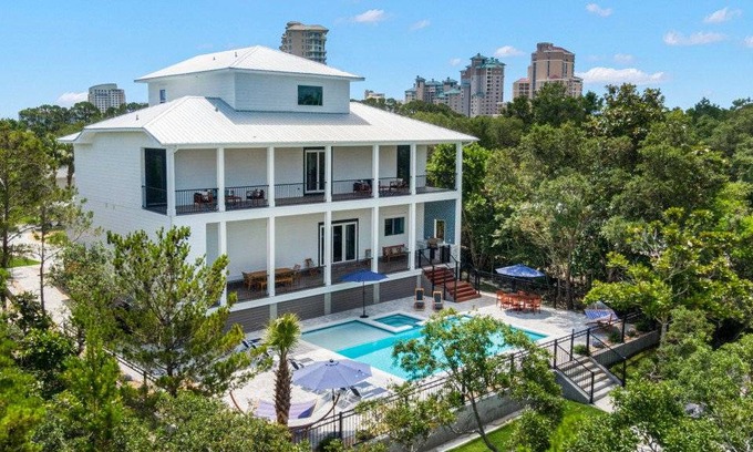 Gulf Pines House | 418 m² House ∙ 8 bedrooms ∙ 28 guests