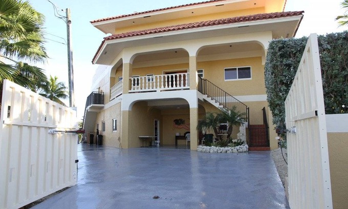 Key Largo House | 437 m² House ∙ 7 bedrooms ∙ 20 guests