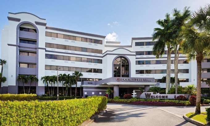 West Palm Beach Hotel | 45 m² Hotel ∙ 3 bedrooms ∙ 127 guests