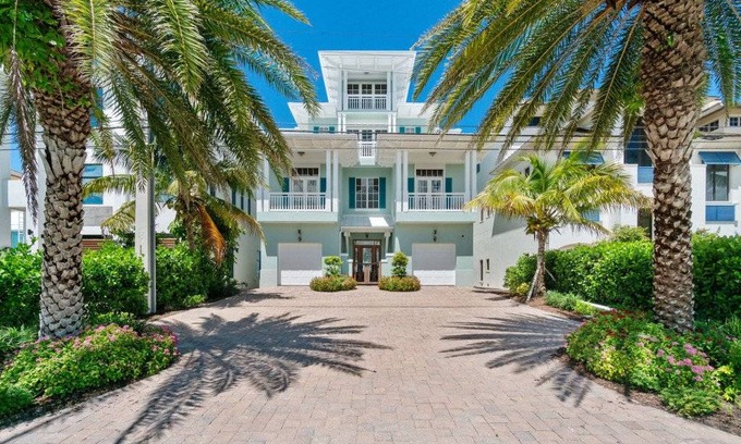Bonita Springs House | 456 m² House ∙ 5 bedrooms ∙ 10 guests