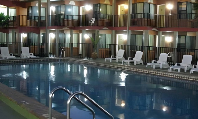 East Daytona Hotel | 46 m² Motel ∙ 3 bedrooms ∙ 8 guests