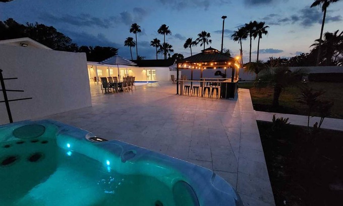 Palma Sola House | 464 m² House ∙ 8 bedrooms ∙ 23 guests