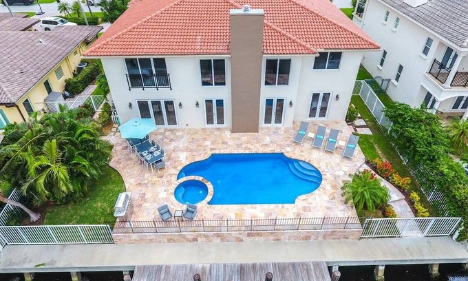 Lauderdale-by-the-Sea House | 465 m² House ∙ 6 bedrooms ∙ 10 guests