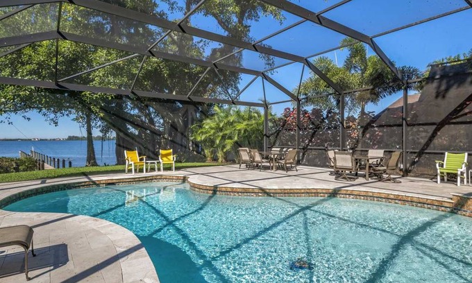 Bradenton House | 465 m² House ∙ 8 bedrooms ∙ 19 guests