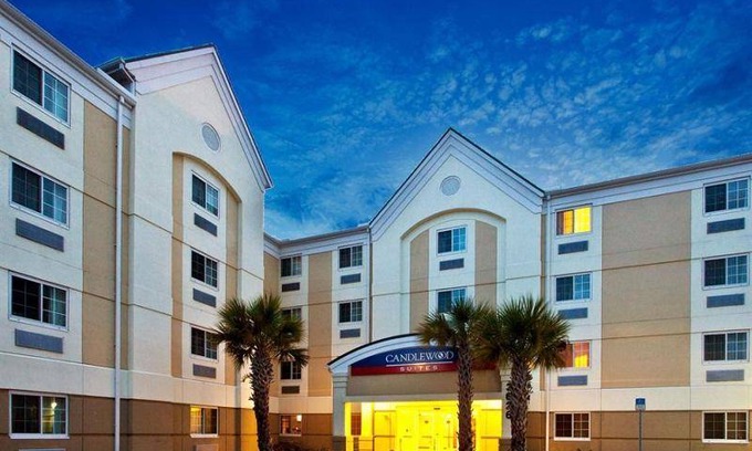 Fort Myers Hotel | 48 m² Hotel ∙ 127 guests