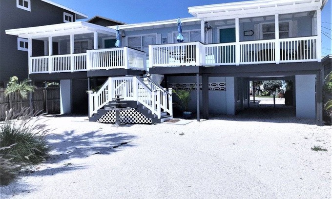 Independence Square Cottage | 49 m² Cabin ∙ 1 bedroom ∙ 4 guests