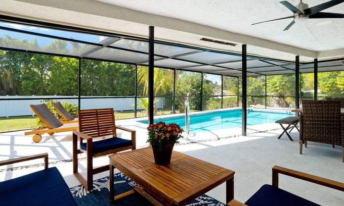 Whitfield House | π4BD/3BA Sleeps 12 Heated Pool Close to Beaches