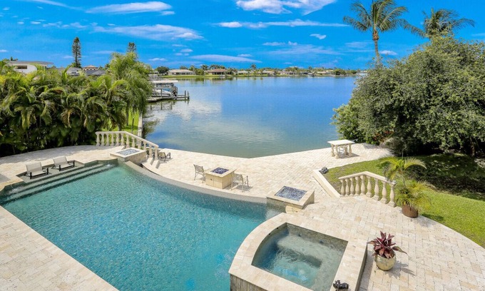Eight Lakes House | 5 Star Lakefront | Infinity Pool | XL Lanai | Rooftop Deck