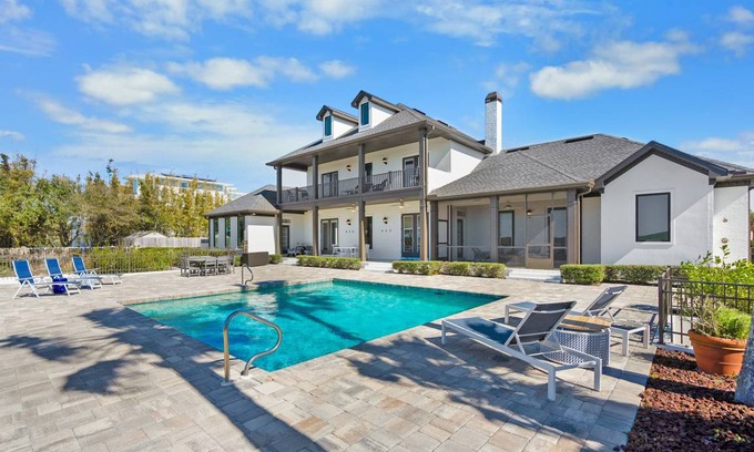 Crescent Beach House | 516 m² House ∙ 5 bedrooms ∙ 15 guests
