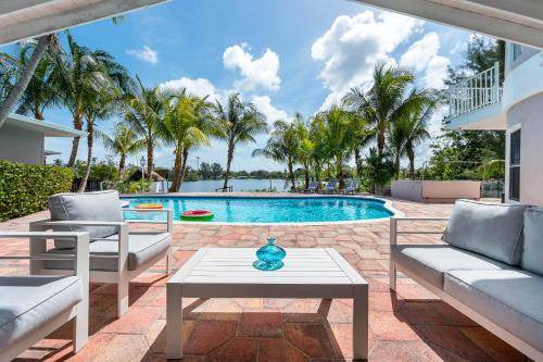 Ojus House | 528 m² House ∙ 6 bedrooms ∙ 14 guests