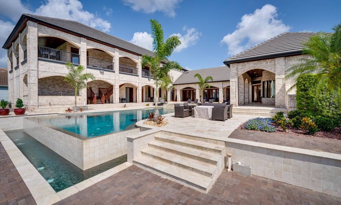 Groveland House | 585 m² House ∙ 5 bedrooms ∙ 13 guests