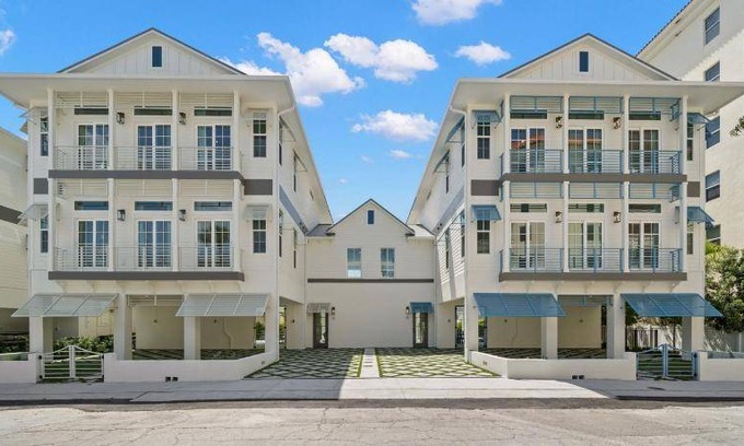 Clearwater Beach House | 606 m² House ∙ 12 bedrooms ∙ 28 guests