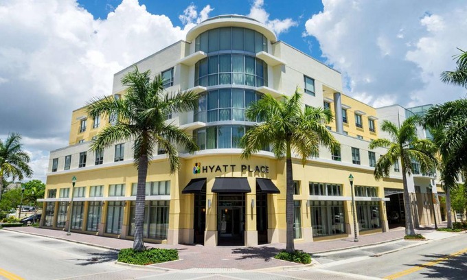Pineapple Grove Arts District Hotel | 67 m² Hotel ∙ 127 guests