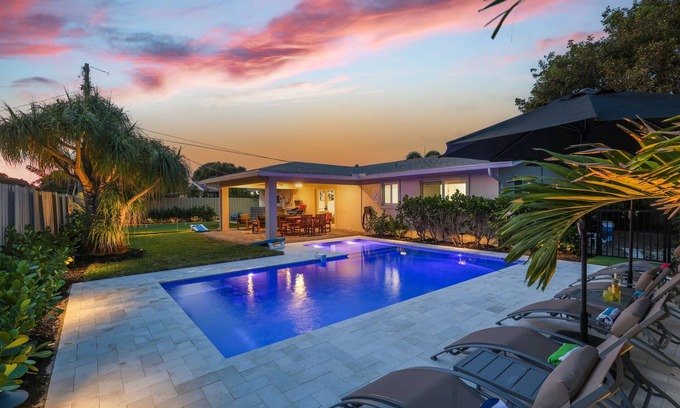 Boynton Beach House | 702B Lux Chapel Hill Beach Retreat: Heated Pool, Putting Green & Ping Pong Fun!