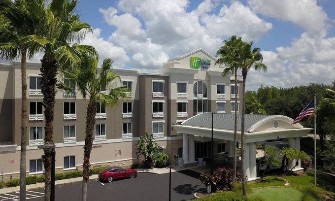 New Tampa Hotel | 72 m² Hotel ∙ 2 bedrooms ∙ 127 guests
