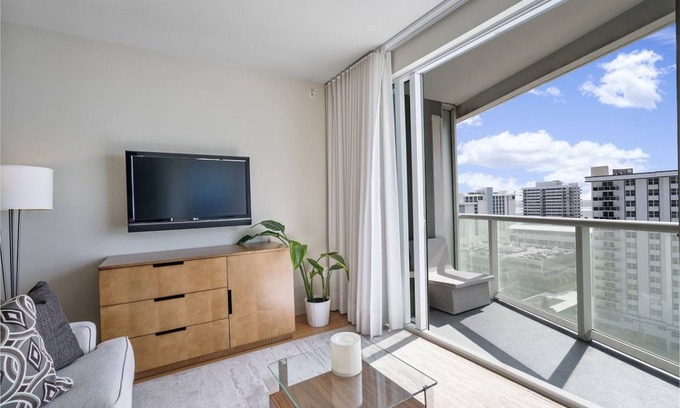 Central Beach Condo | 73 m² Condo ∙ 1 bedroom ∙ 4 guests